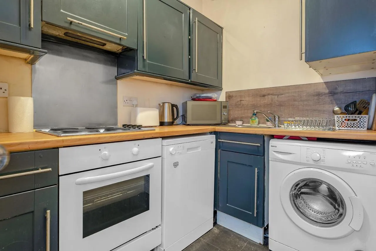 Edinburgh City Centre Jasmine Apartment -Sleeps 7 United Kingdom