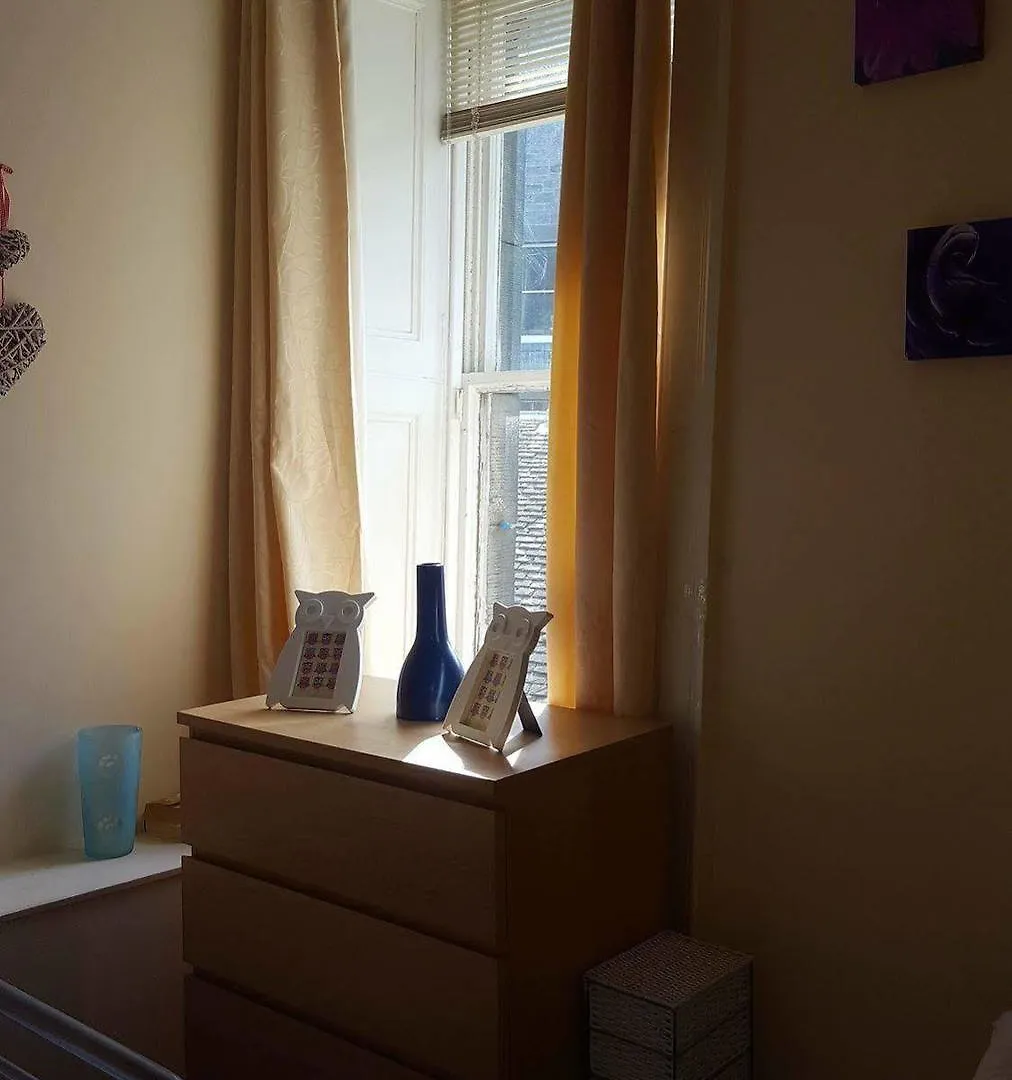 Edinburgh City Centre Jasmine Apartment -Sleeps 7 0*,