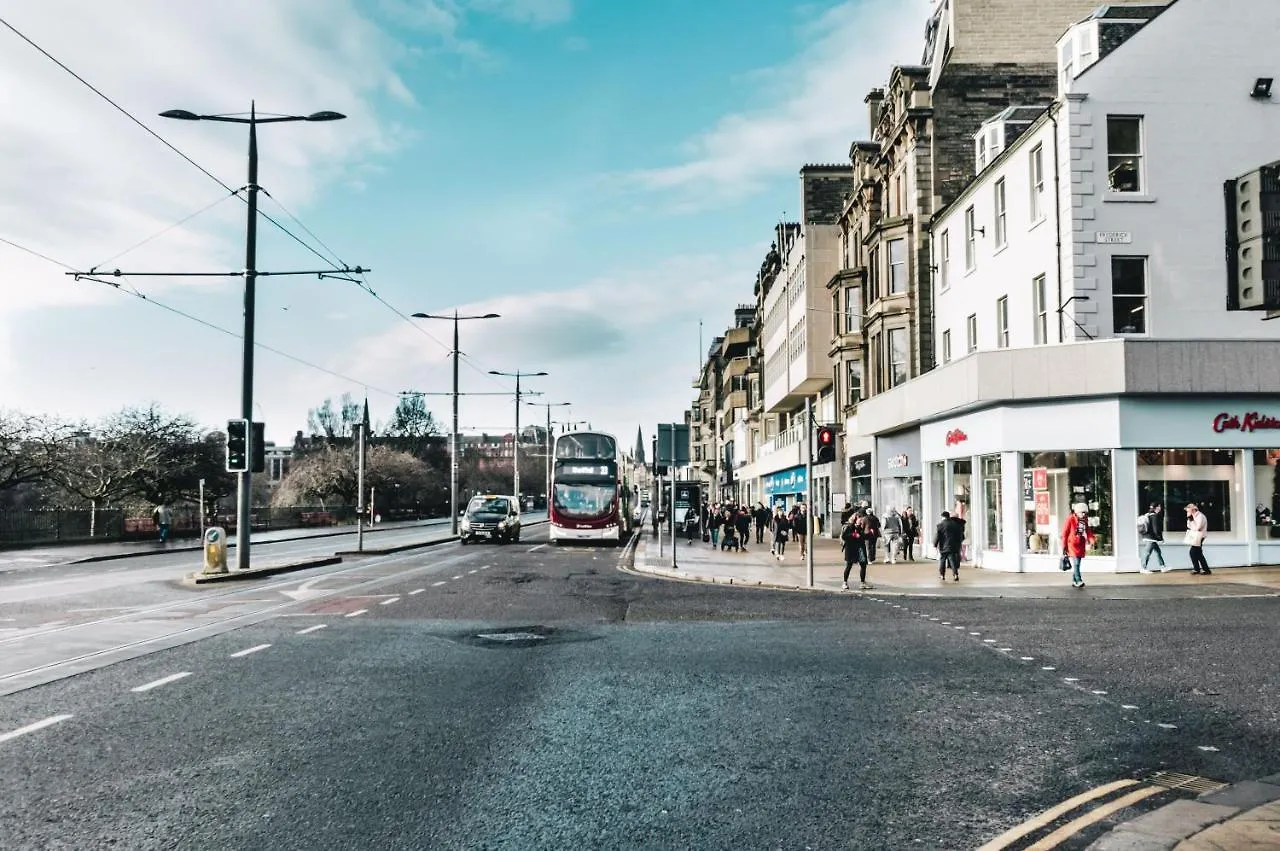 Edinburgh City Centre Jasmine Apartment -Sleeps 7 0*,