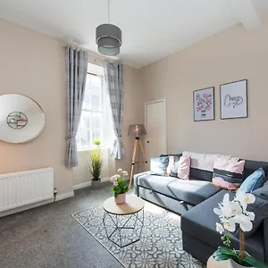  Apartment Downtown And Central 1 Bed In Edinburgh, Sleeps 4